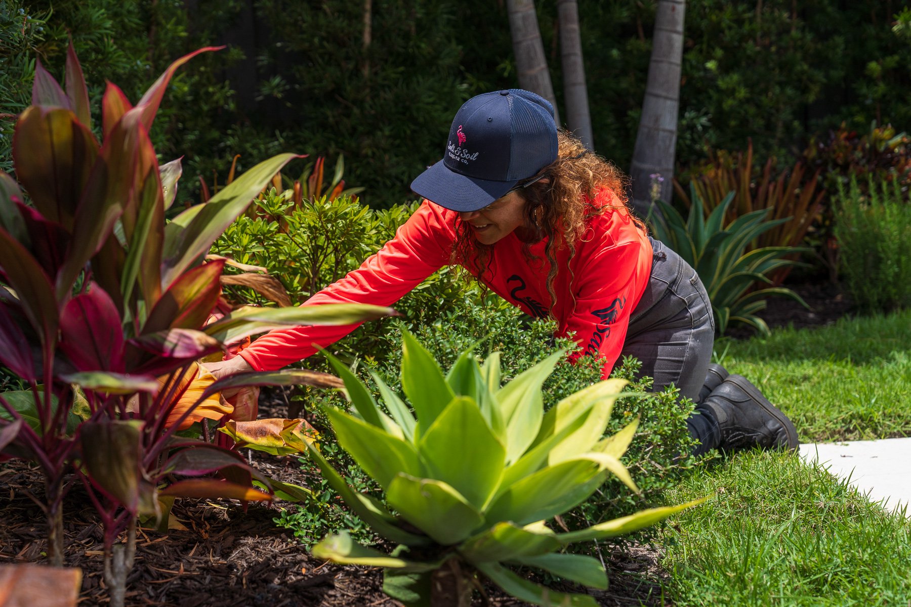 crew cleaning out landscape beds 6