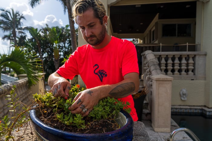 crew cleaning up container gardens 1-1