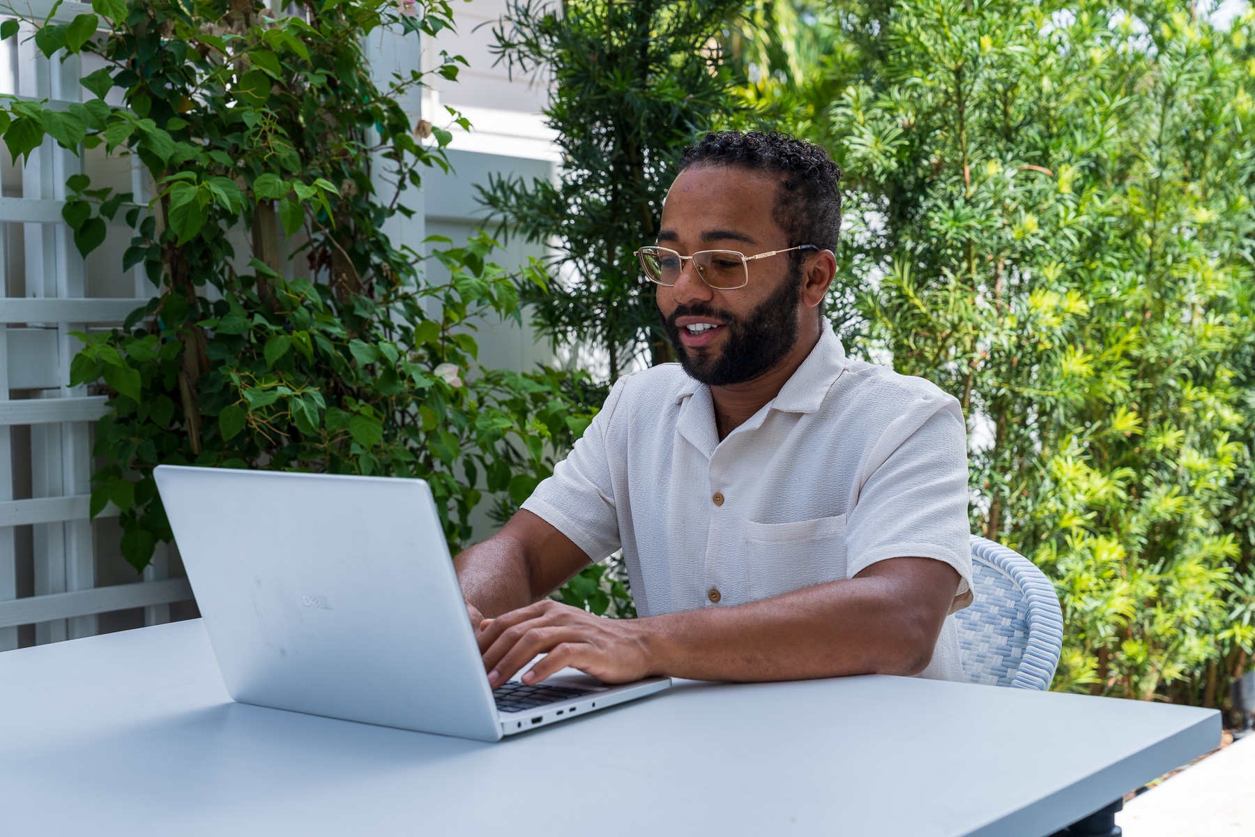 client on computer outside
